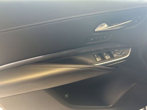 Used 2025 Cadillac XT4 Premium Luxury image 3