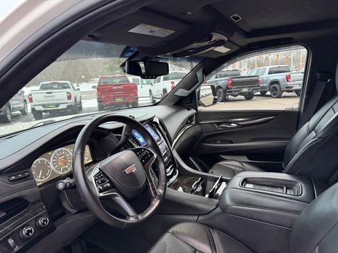Used 2015 Cadillac Escalade Platinum image 13