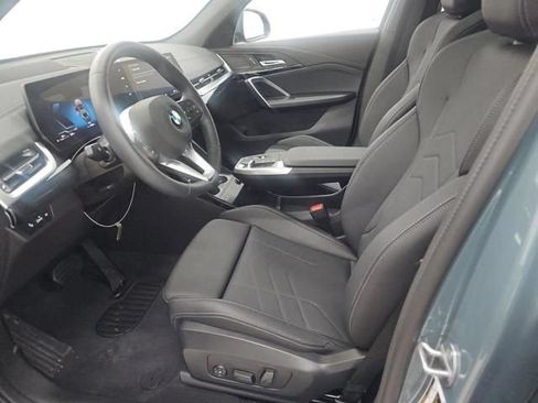 Used 2025 BMW X2 xDrive28i AWD/4WD image 2