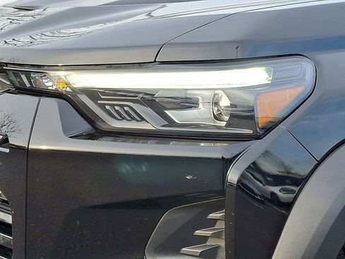 Used 2024 Chevrolet Colorado ZR2 w/ ZR2 Convenience Package III image 11