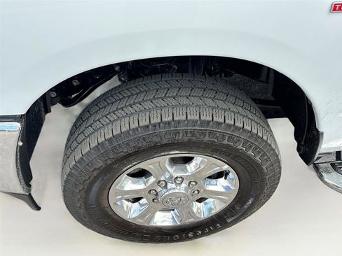 Used 2024 RAM 2500 Big Horn image 32