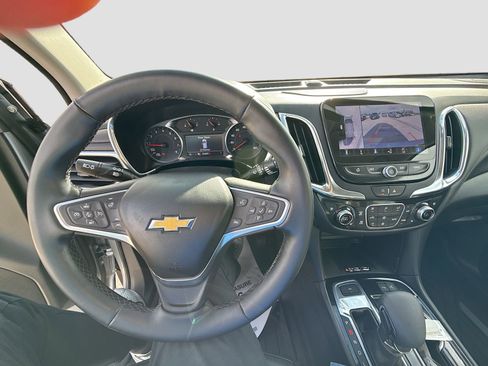Used 2023 Chevrolet Equinox Premier image 14