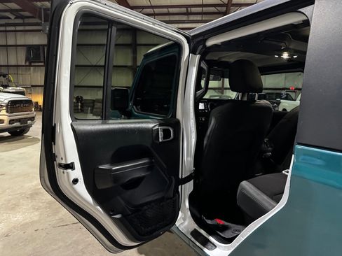 Used 2020 Jeep Gladiator Sport w/ Quick Order Package 24S image 17