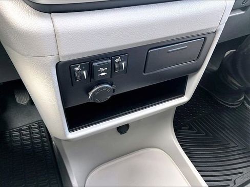 Used 2020 Toyota Sienna XLE w/ XLE Navigation Package image 28