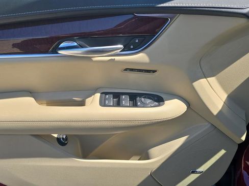 Used 2017 Cadillac XT5 Luxury FWD image 16