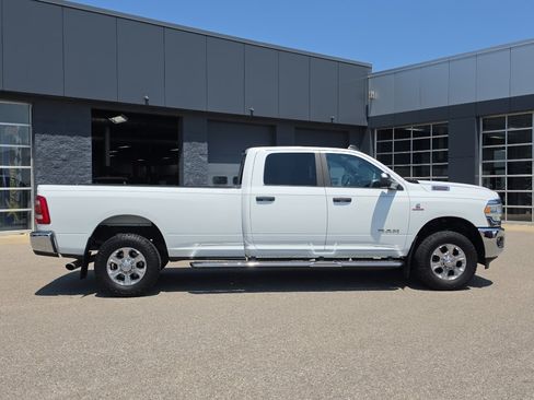 Used 2022 RAM 3500 Big Horn w/ Level C Equiment Group AWD/4WD image 9