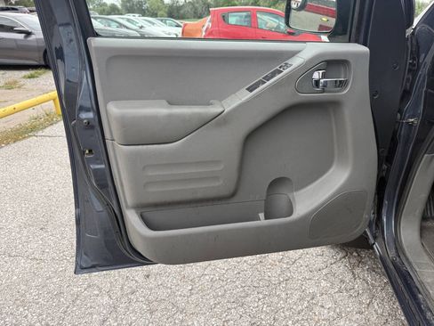Used 2015 Nissan Frontier SV AWD/4WD image 14