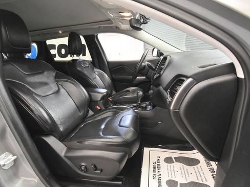 Used 2019 Jeep Cherokee Limited AWD/4WD image 18