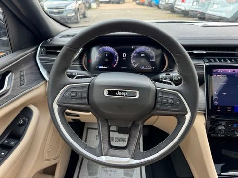 Used 2023 Jeep Grand Cherokee L Limited w/ Luxury Tech Group II AWD/4WD image 19