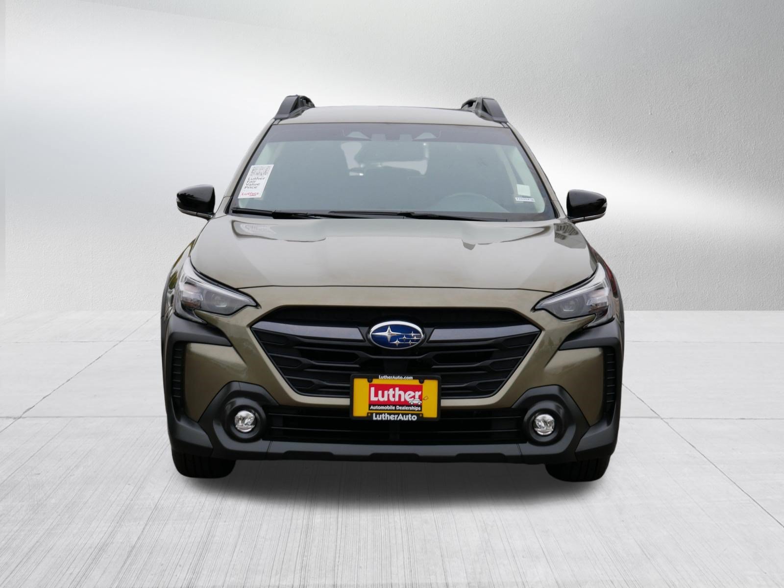 Used 2025 Subaru Outback Premium AWD/4WD image 2
