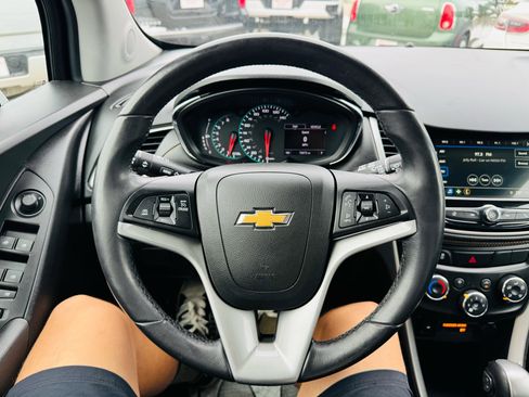 Used 2019 Chevrolet Trax LT w/ LT Convenience Package image 11