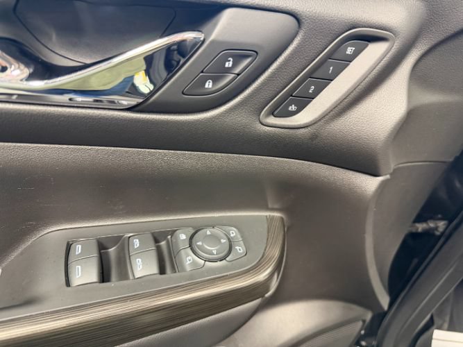 Used 2023 GMC Acadia SLT w/ Elevation Edition FWD image 11