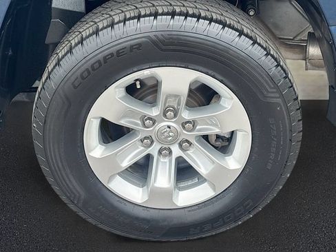 Used 2024 RAM 1500 Laramie AWD/4WD image 32