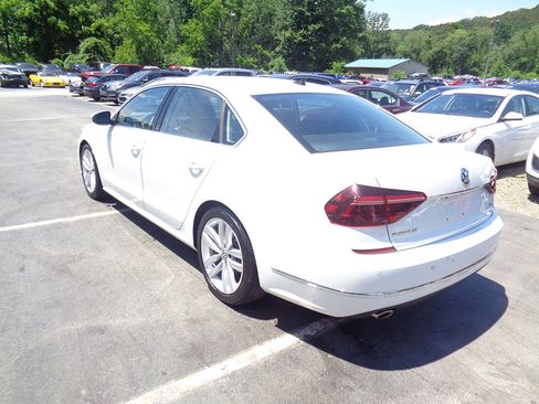 Used 2018 Volkswagen Passat 2.0T SE image 4