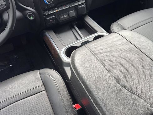 Used 2023 GMC Sierra 2500 Denali w/ Denali Ultimate Package image 14