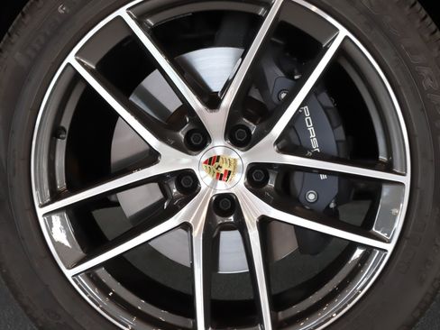 Certified 2026 Porsche Macan AWD/4WD image 13
