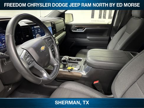Used 2025 Chevrolet Silverado 1500 LT w/ Convenience Package II AWD/4WD image 7
