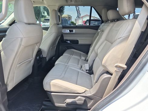 Used 2021 Ford Explorer Platinum w/ Equipment Group 601A AWD/4WD image 30