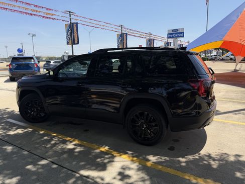 Used 2023 GMC Acadia SLT w/ Elevation Edition FWD image 10