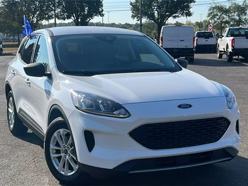 Certified 2022 Ford Escape SE w/ Cold Weather Package image 2