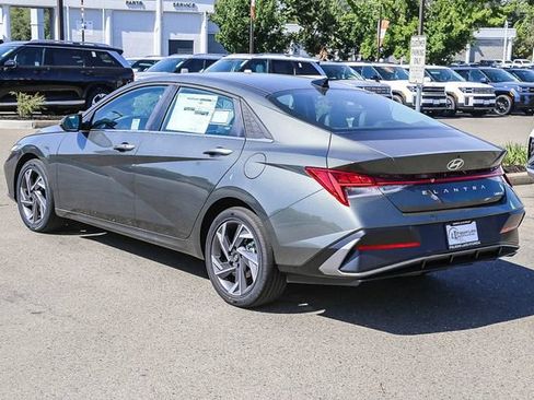 New 2026 Hyundai Elantra Limited FWD image 2