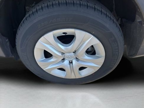 Used 2015 Toyota RAV4 LE AWD/4WD image 9