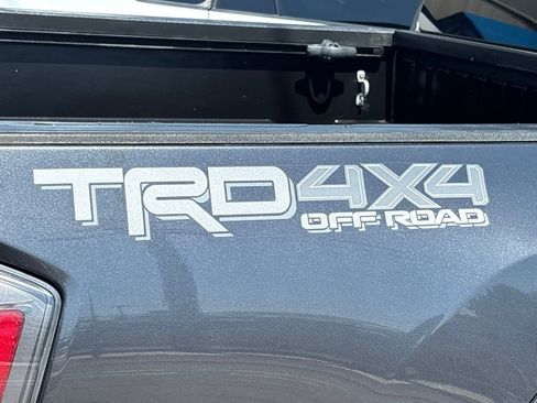 Used 2022 Toyota Tacoma TRD Off-Road AWD/4WD image 22