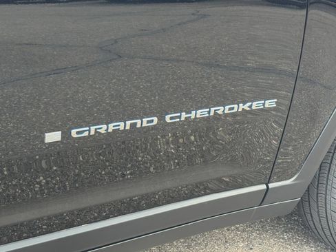 Used 2022 Jeep Grand Cherokee Limited 4xe w/ Luxury Tech Group II AWD/4WD image 38