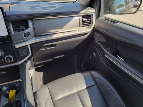 Used 2024 Ford Expedition XLT image 21