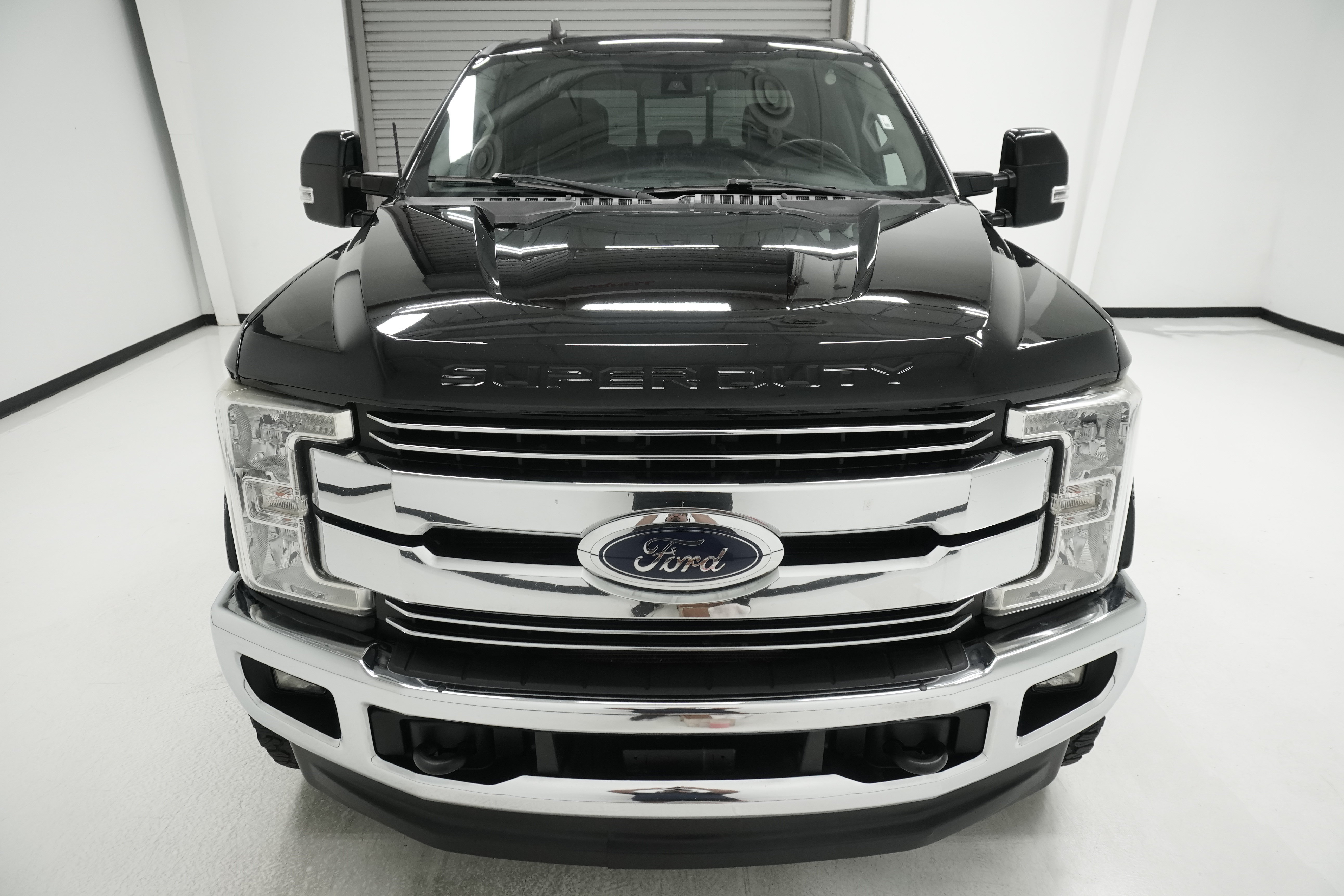 Used 2019 Ford F250 Lariat w/ Lariat Ultimate Package AWD/4WD image 2