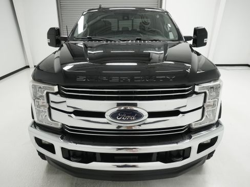 Used 2019 Ford F250 Lariat w/ Lariat Ultimate Package AWD/4WD image 2