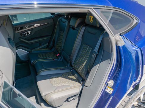 Used 2021 Lamborghini Urus AWD/4WD image 49
