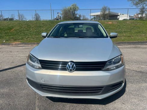 Used 2011 Volkswagen Jetta SE FWD image 2