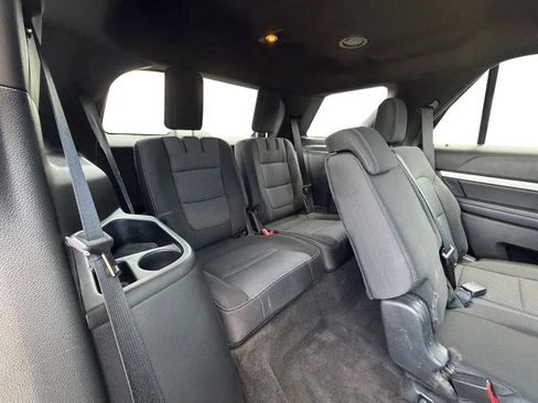 Used 2017 Ford Explorer XLT AWD/4WD image 31