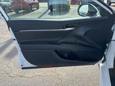 Used 2024 Toyota Camry SE image 10