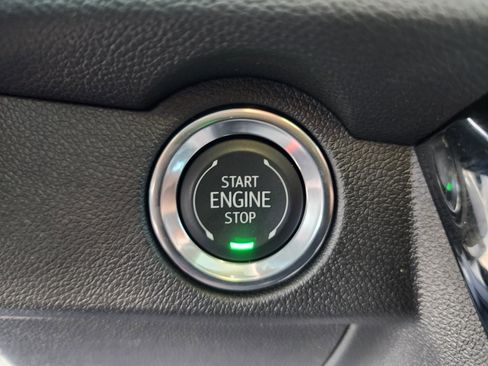 Used 2025 Chevrolet Traverse RS image 34