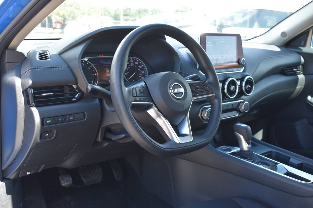 Used 2025 Nissan Sentra SV FWD image 9
