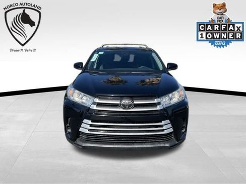 Used 2019 Toyota Highlander LE FWD image 2