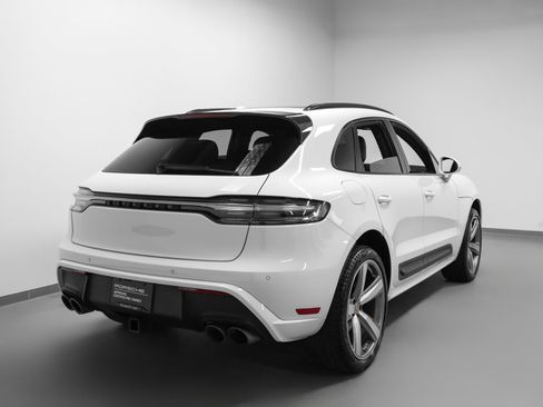 Certified 2023 Porsche Macan image 12