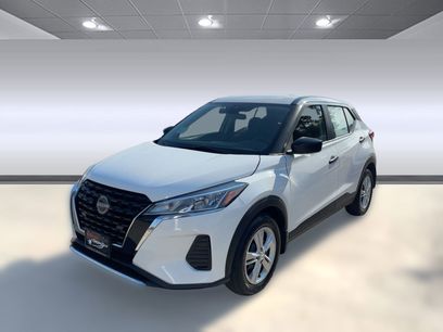 New 2025 Nissan Kicks Play S