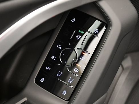 Used 2025 Audi Q5 Premium w/ Convenience Package image 33