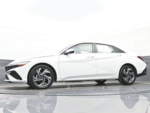 Certified 2025 Hyundai Elantra SEL image 49