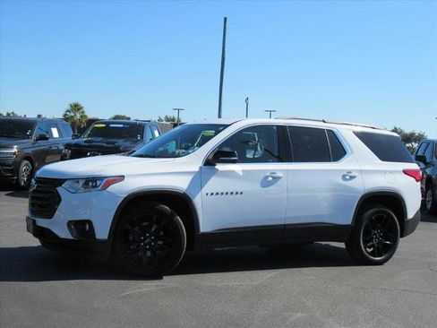 Used 2021 Chevrolet Traverse LT w/ LPO, Blackout Package image 2