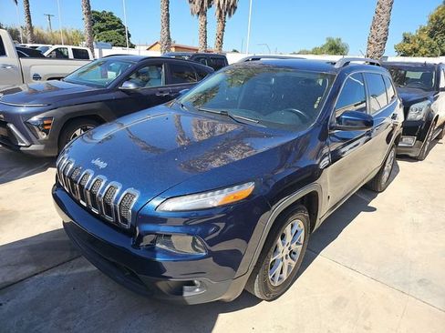 Used 2018 Jeep Cherokee Latitude Plus FWD image 1