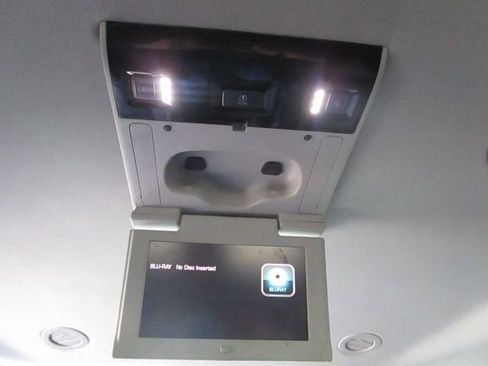 Used 2020 Chevrolet Suburban Premier image 24