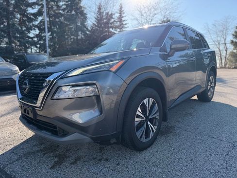 Used 2023 Nissan Rogue SV w/ SV Premium Package image 3