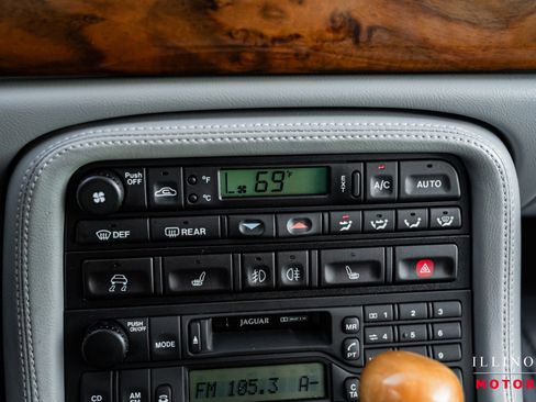 Used 2003 Jaguar XK8 Coupe image 22