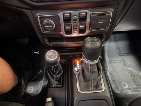 Used 2020 Jeep Wrangler Unlimited Sahara AWD/4WD image 39