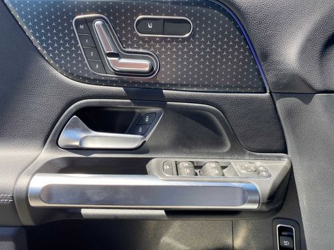 Used 2024 Mercedes-Benz GLB 250 4MATIC image 28