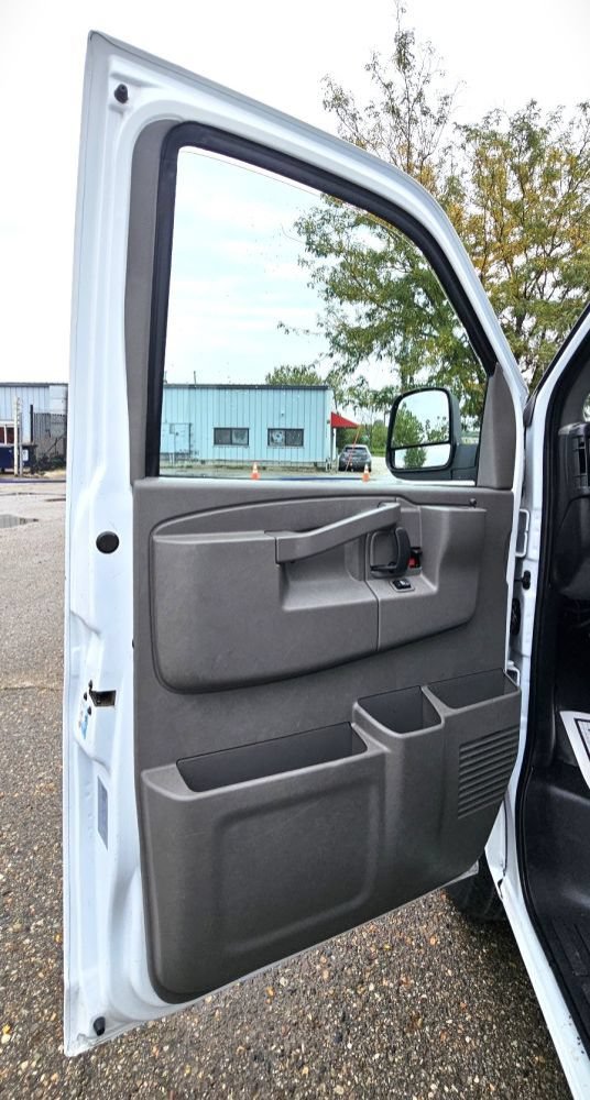 Used 2023 Chevrolet Express 3500 w/ Power Convenience Package RWD image 13